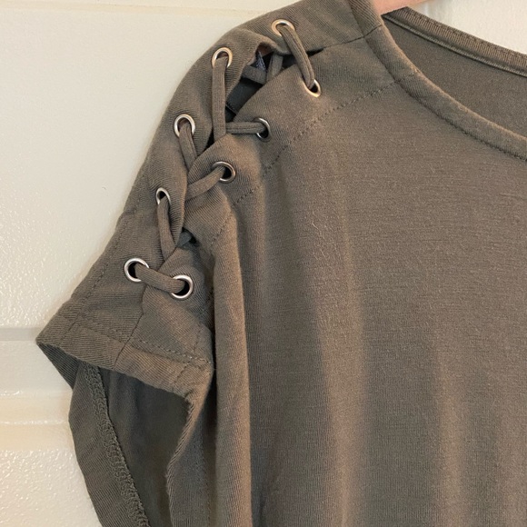 Tahari Top - Picture 2 of 4